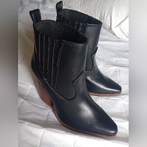 Womens Black Western Boots Size 7 Booties Ankle Boots Women's Shoes 7 NEW Qupid